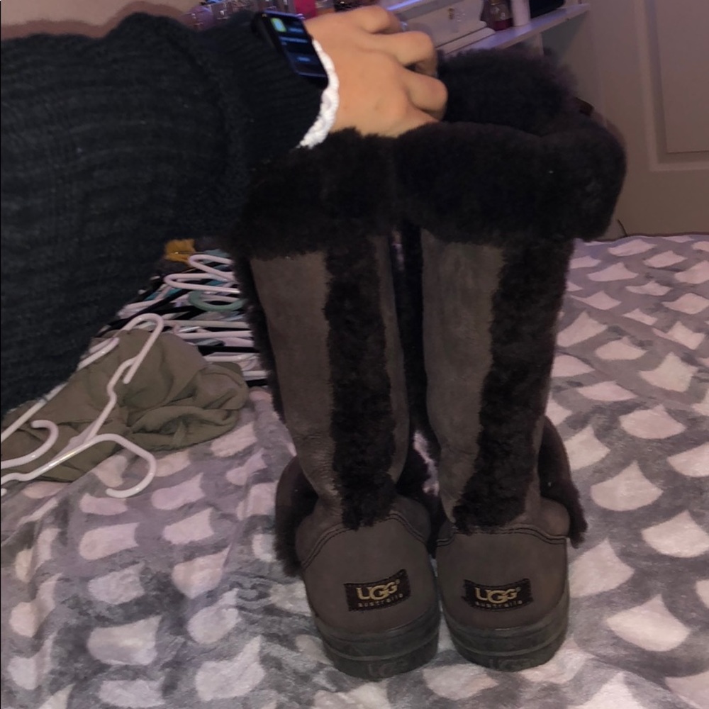 UGGS